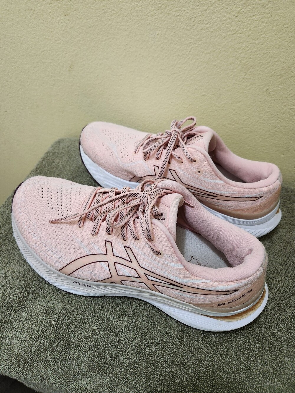 ASICS GEL-KAYANO 29 Running Shoes women size 9